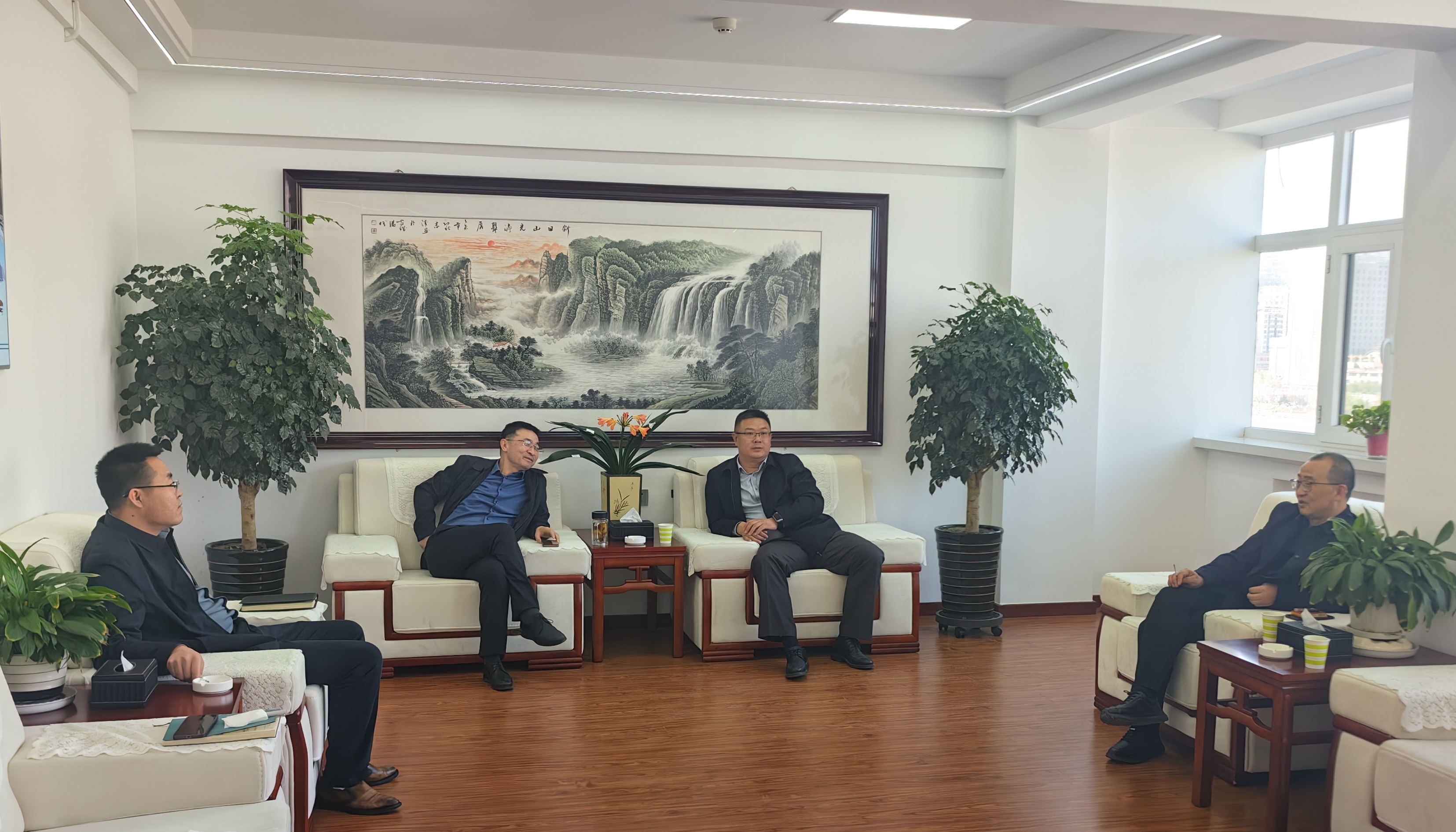 图1：刘金刚总经理与天陇公司领导座谈.jpg